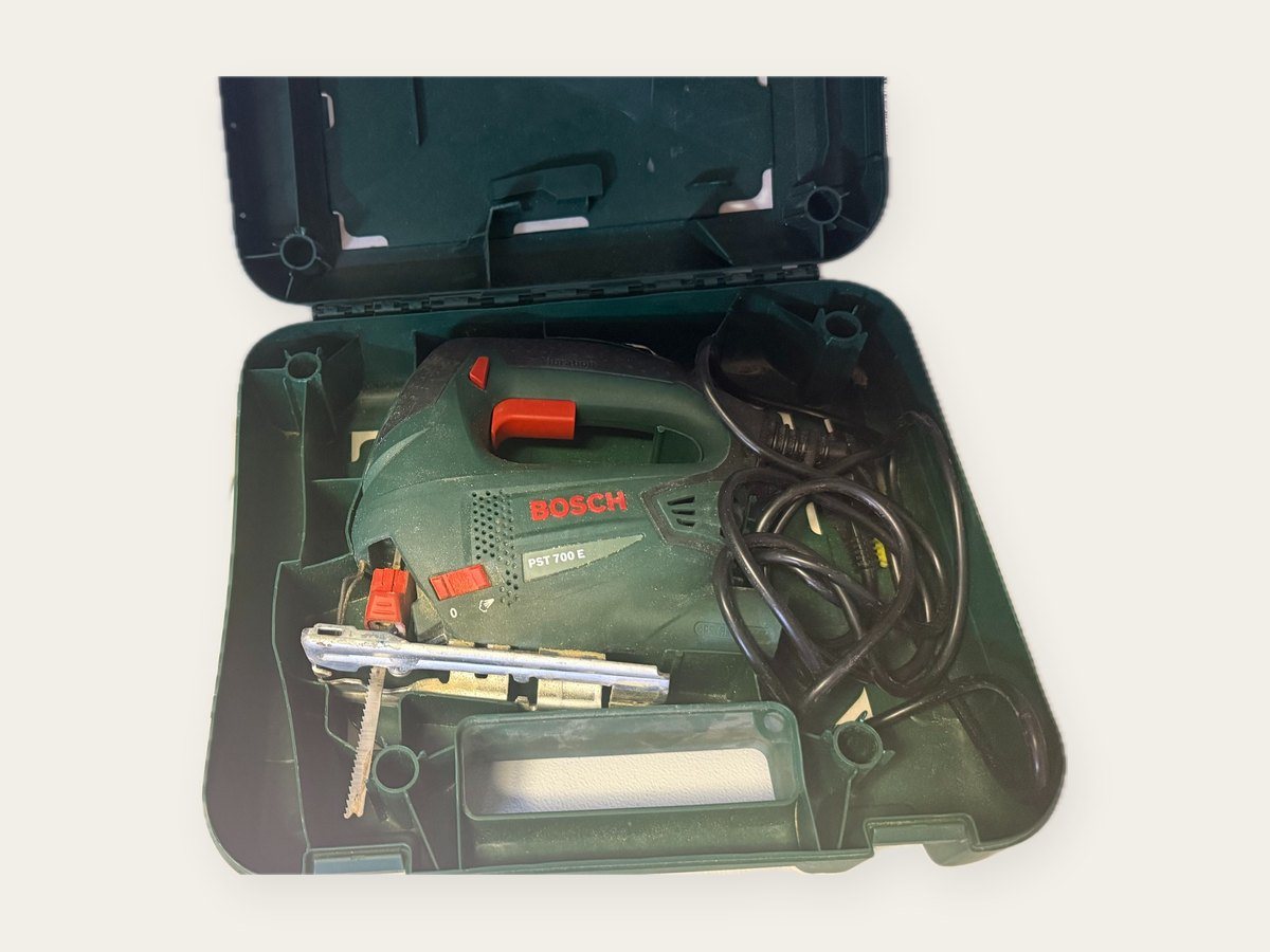 Электролобзик Bosch PST 700 E